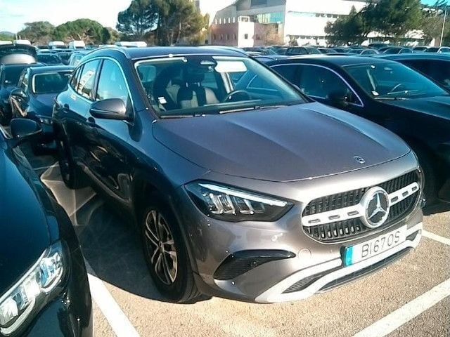 Cinzento mountain Usado 2025 Mercedes GLA180 SUV | € 45.900 (Preço justo) - Imagem 1/4