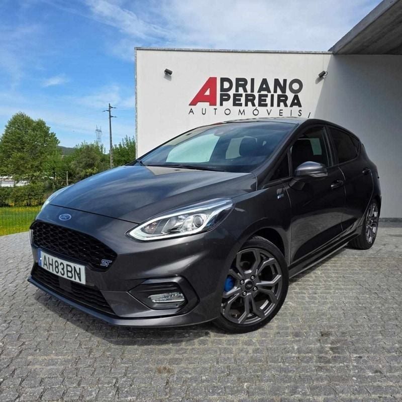 Cinza Usado 2021 Ford Fiesta ST-Line Citadino | € 16.990 (Preço justo) - Imagem 1/4