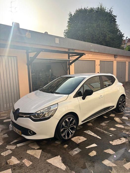 Usado 2014 Renault Clio IV Sedan | € 6.200 (Bom preço) - Imagem 1/4