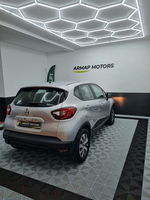 Usado Renault Captur Zen 90 HP (66 kW) 2019 Cinza SUV