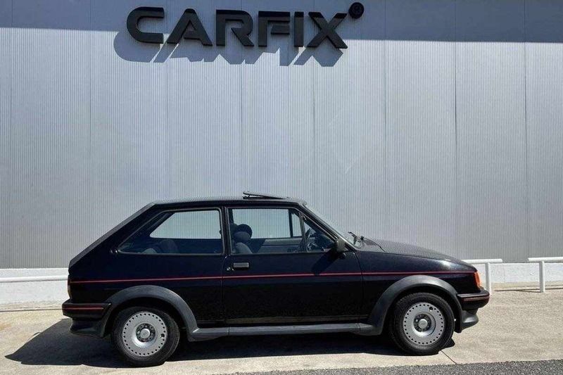 Preto Usado 1986 Ford Fiesta Citadino | € 9.999 - Imagem 1/4