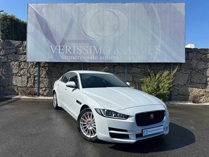 Branco Usado 2017 Jaguar XE Prestige Sedan | € 21.450 (Preço justo) - Imagem 1/4