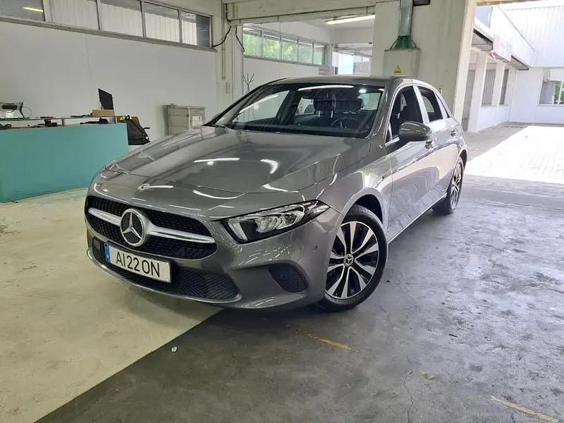 Cinza Usado 2021 Mercedes A250 Style Citadino | € 27.990 (Preço justo) - Imagem 1/4