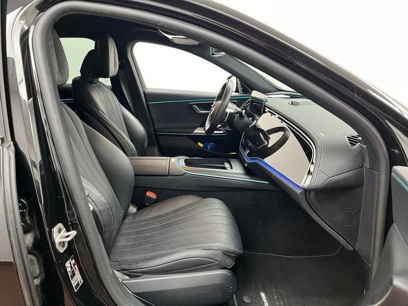 Usado Mercedes E300 AMG 313 HP (230 kW) 2024 Preto Sedan