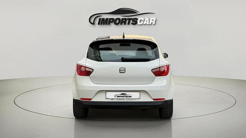 Usado Seat Ibiza 75 HP (55 kW) 2010 Branco Sedan