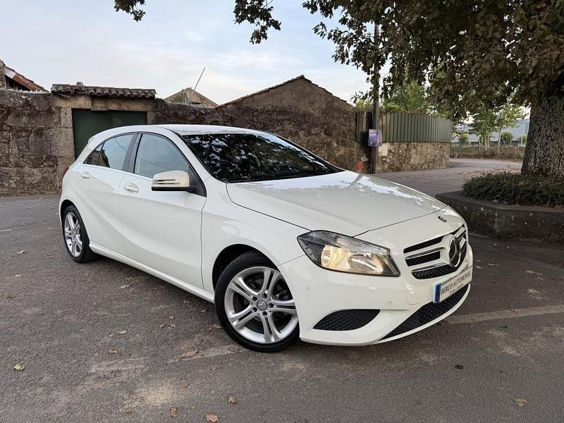 Branco Usado 2015 Mercedes A180 Style | € 14.990 (Preço justo) - Imagem 1/4