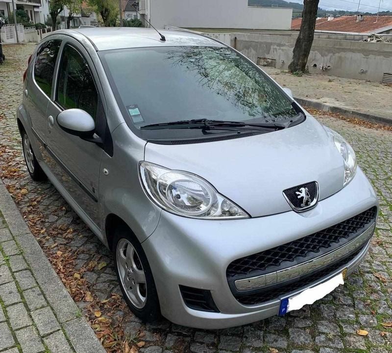Cinzento Usado 2012 Peugeot 107 Citadino | € 5.000 - Imagem 1/4