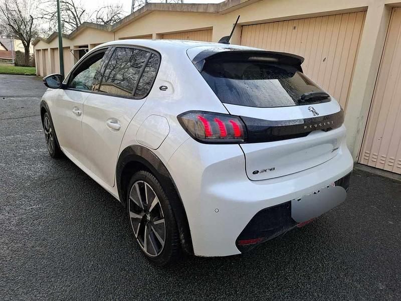 Usado Peugeot e-208 GT-line 100 kW (136 HP) 2020 Branco Citadino
