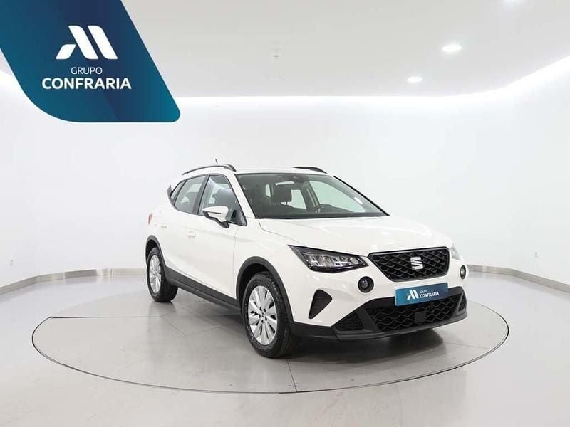 Branco Usado 2023 Seat Arona SUV | € 18.380 (Preço justo) - Imagem 1/4
