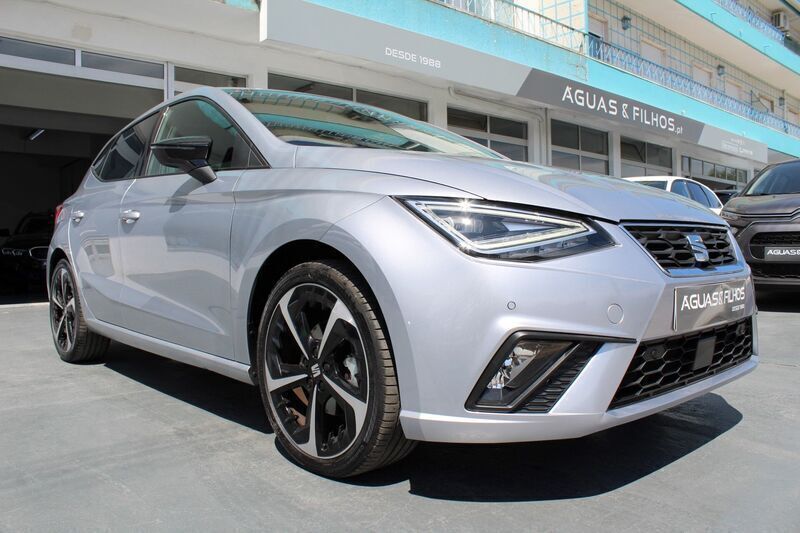 Cinzento Usado 2023 Seat Ibiza FR | € 17.990 (Preço justo) - Imagem 1/4