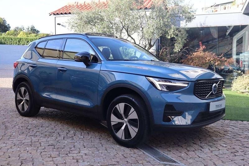 Azul Usado 2023 Volvo XC40 Inscription SUV | € 45.950 - Imagem 1/4