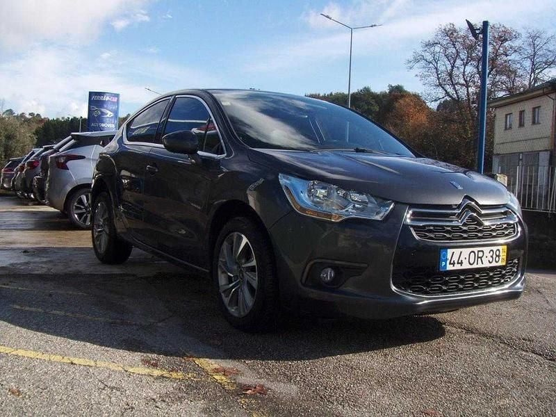 Usado Citroën DS4 115 HP (84 kW) 2014 Antracite Citadino