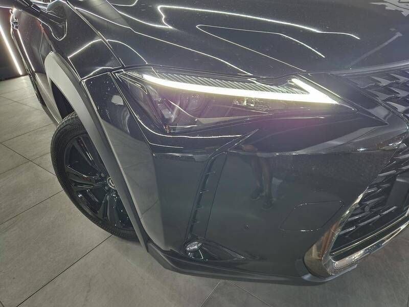 Usado Lexus UX 184 HP (135 kW) 2022 Preto SUV