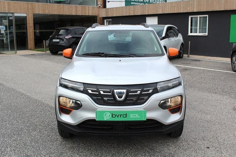 Usado Dacia Spring Comfort Plus 33 kW (45 HP) 2022 Cinza prata Citadino