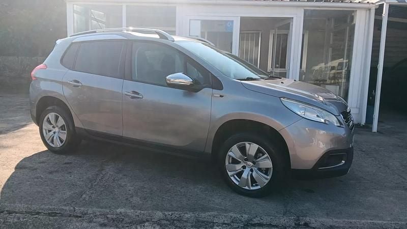 Usado Peugeot 2008 Style 82 HP (60 kW) 2016 Cinza prata SUV
