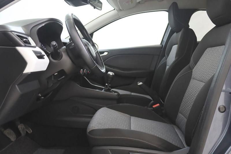 Usado Renault Clio V 90 HP (66 kW) 2022 Cinzento