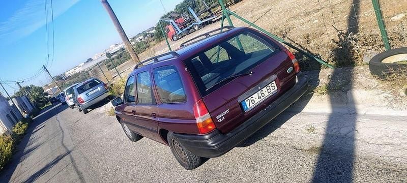 Usado 1993 Ford Escort Sedan | € 1.500 - Imagem 1/4