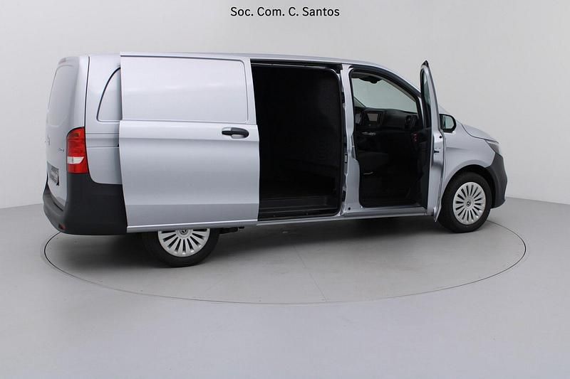 Usado Mercedes Vito 136 HP (100 kW) 2025 Cinza Van