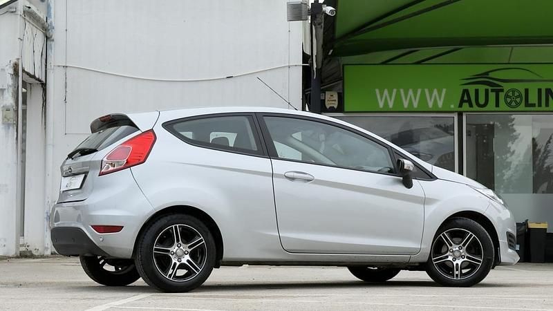 Usado Ford Fiesta Trend 75 HP (55 kW) 2017 Cinzento