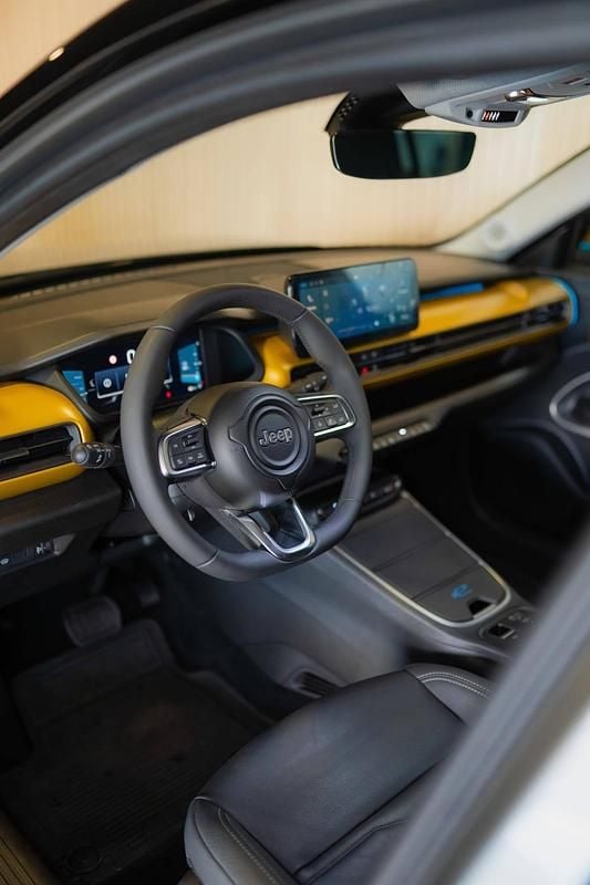 Usado Jeep Avenger EV 114 kW (156 HP) 2023 Cinzento SUV