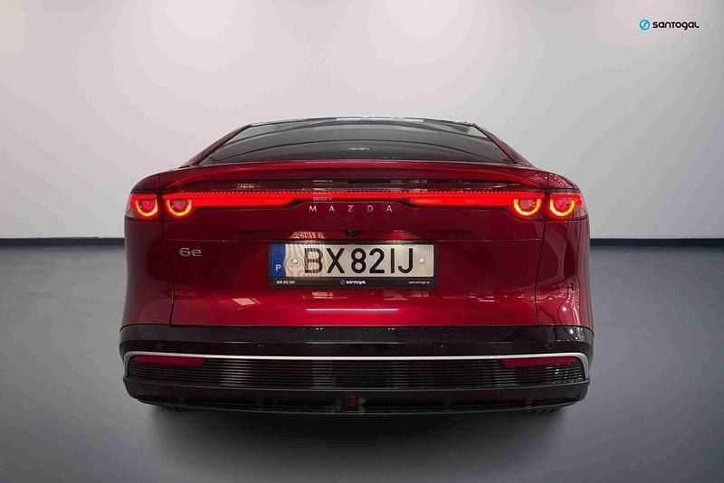Vermelho Usado 2025 Mazda 6e Takumi-Line Citadino | € 42.750 - Imagem 1/4