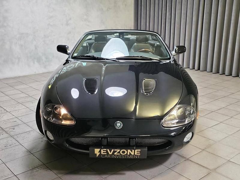 Usado Jaguar XK 395 HP (290 kW) 2002 Preto