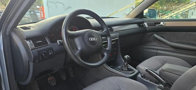 Usado Audi A6 150 HP (110 kW) 2003 Cinzento Carrinha