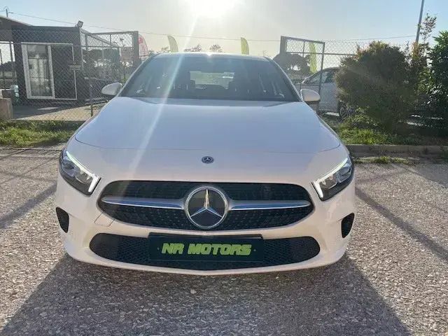 Usado Mercedes A180 Business 116 HP (85 kW) 2019 Branco glaciar