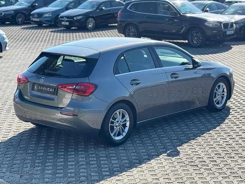 Usado Mercedes A180 AMG line 116 HP (85 kW) 2018 Cinzento Citadino