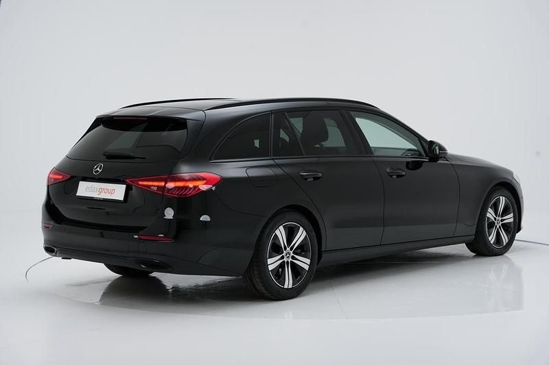Usado Mercedes C200 Avantgarde 204 HP (150 kW) 2022 Preto Carrinha