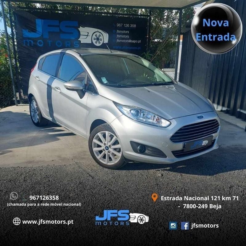 Cinza Usado 2016 Ford Fiesta Trend Citadino | € 9.950 (Preço justo) - Imagem 1/4