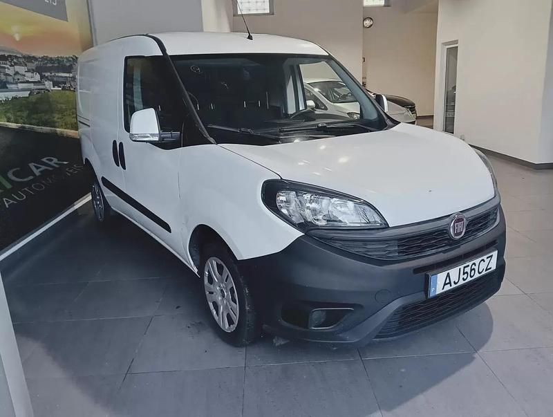 Usado Fiat Doblò Easy 95 HP (69 kW) 2021 Branco Monovolume