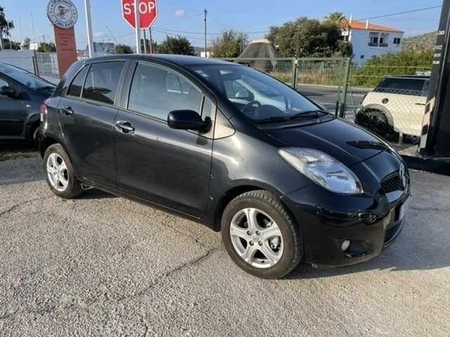 Preto Usado 2011 Toyota Yaris Citadino | € 8.650 - Imagem 1/3
