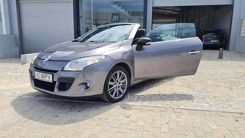 Usado Renault Mégane III 110 HP (80 kW) 2011 Cinzento