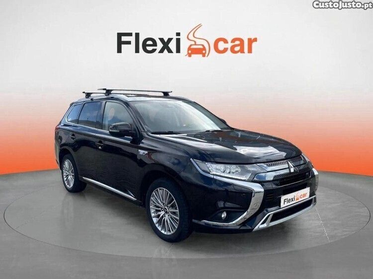 Preto Usado 2019 Mitsubishi Outlander P-HEV Intense | € 21.890 - Imagem 1/1