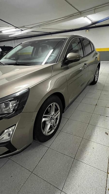 Usado Ford Focus 125 HP (91 kW) 2019 Cinzento Citadino