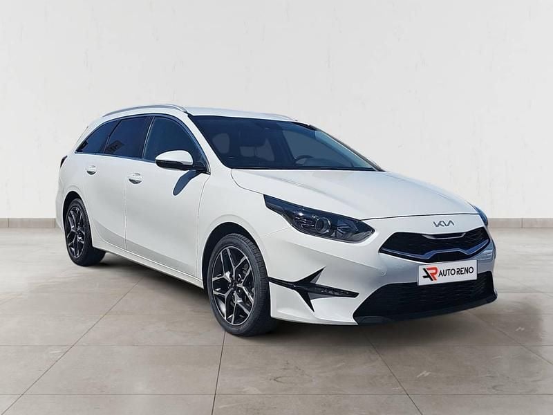 Branco Usado 2023 Kia Ceed Sport Citadino | € 21.290 (Preço elevado) - Imagem 1/4