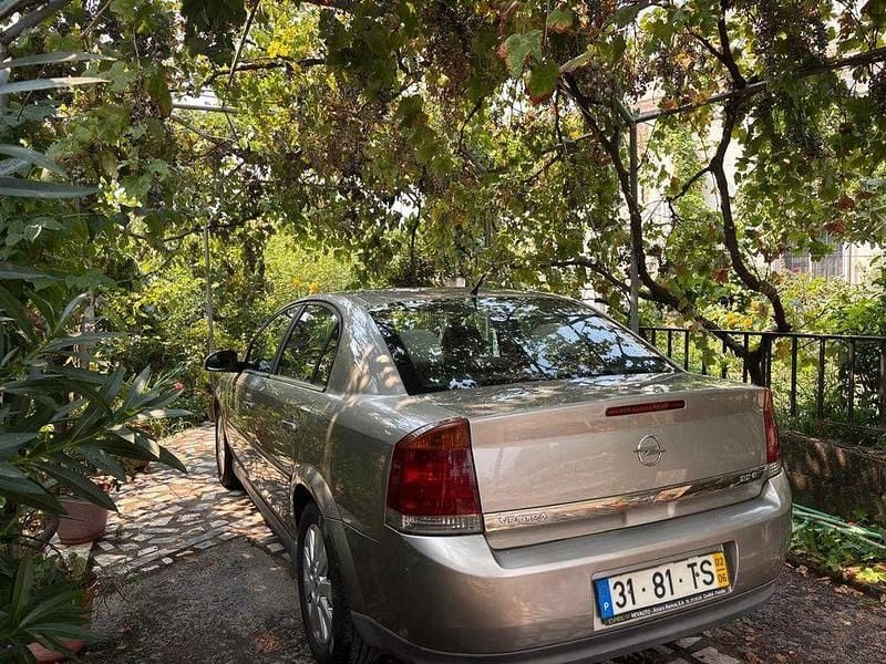Usado 2002 Opel Vectra Sedan | € 3.400 - Imagem 1/4