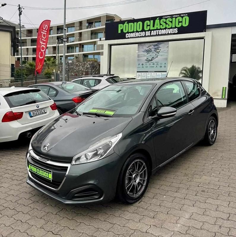 Cinzento Usado 2016 Peugeot 208 Citadino | € 12.900 (Caro) - Imagem 1/4