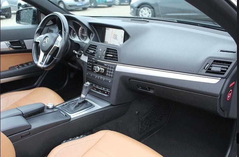 Usado Mercedes E200 Avantgarde 183 HP (134 kW) 2012 Preto Cabrios