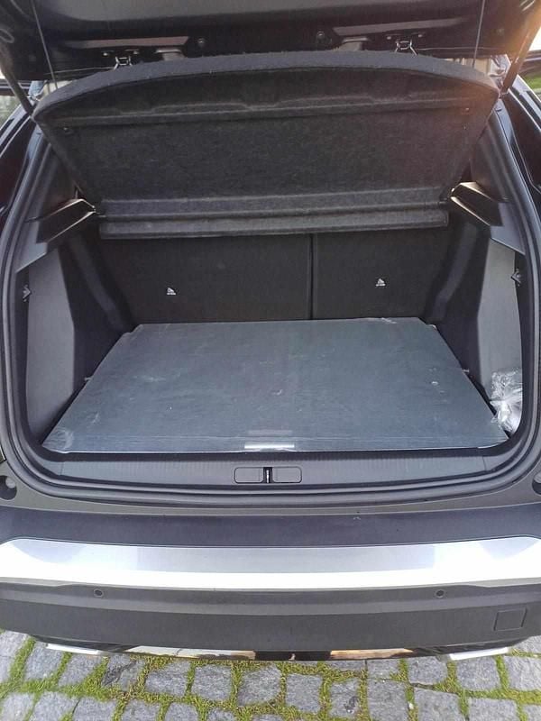 Usado Peugeot 2008 131 HP (96 kW) 2020 Preto SUV