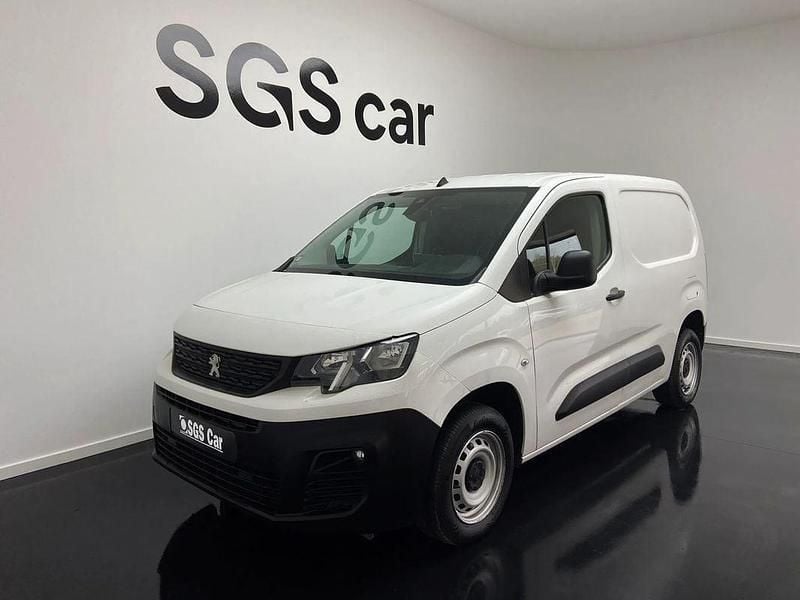 Branco Usado 2022 Peugeot Partner Monovolume | € 14.000 (Preço justo) - Imagem 1/4