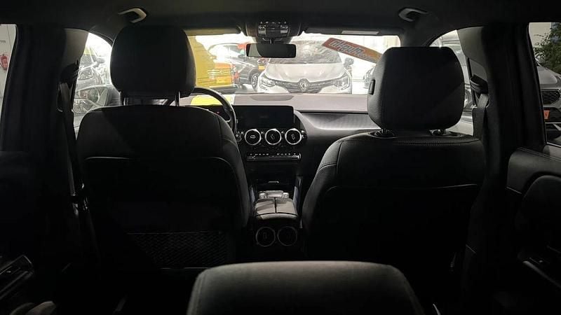 Usado Mercedes GLA250 Progressive 218 HP (160 kW) 2022 Cinza SUV