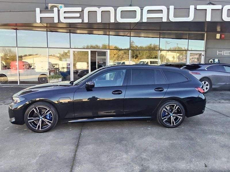 Usado BMW 330e 292 HP (214 kW) 2022 Preto