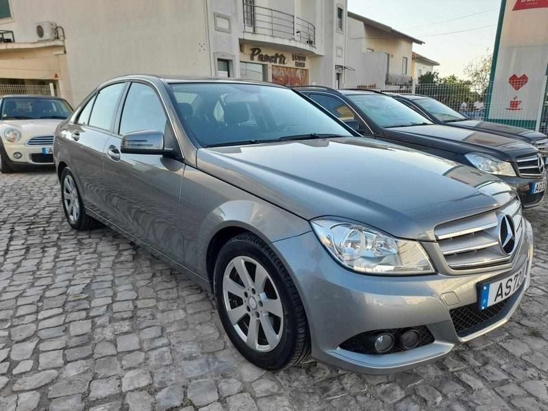 Cinzento Usado 2012 Mercedes C200 Sedan | € 12.997 (Bom preço) - Imagem 1/4