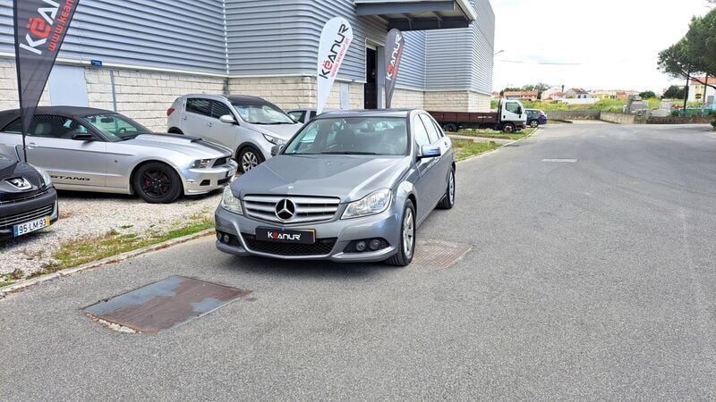 Cinzento Usado 2011 Mercedes C180 Elegance Sedan | € 13.890 (Bom preço) - Imagem 1/4
