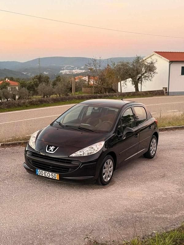 Preto Usado 2007 Peugeot 207 Citadino | € 4.300 (Preço justo) - Imagem 1/4