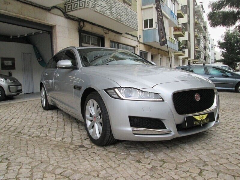Cinzento (metalizado) Usado 2018 Jaguar XF Sportbrake R-Sport Carrinha | € 34.500 - Imagem 1/4