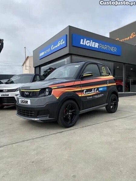 Cinza Usado 2024 Aixam Microcar Citadino | € 13.500 - Imagem 1/1