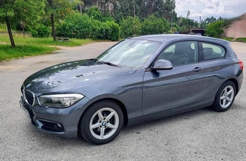 Cinzento Usado 2017 BMW 116 Citadino | € 14.350 (Bom preço) - Imagem 1/4